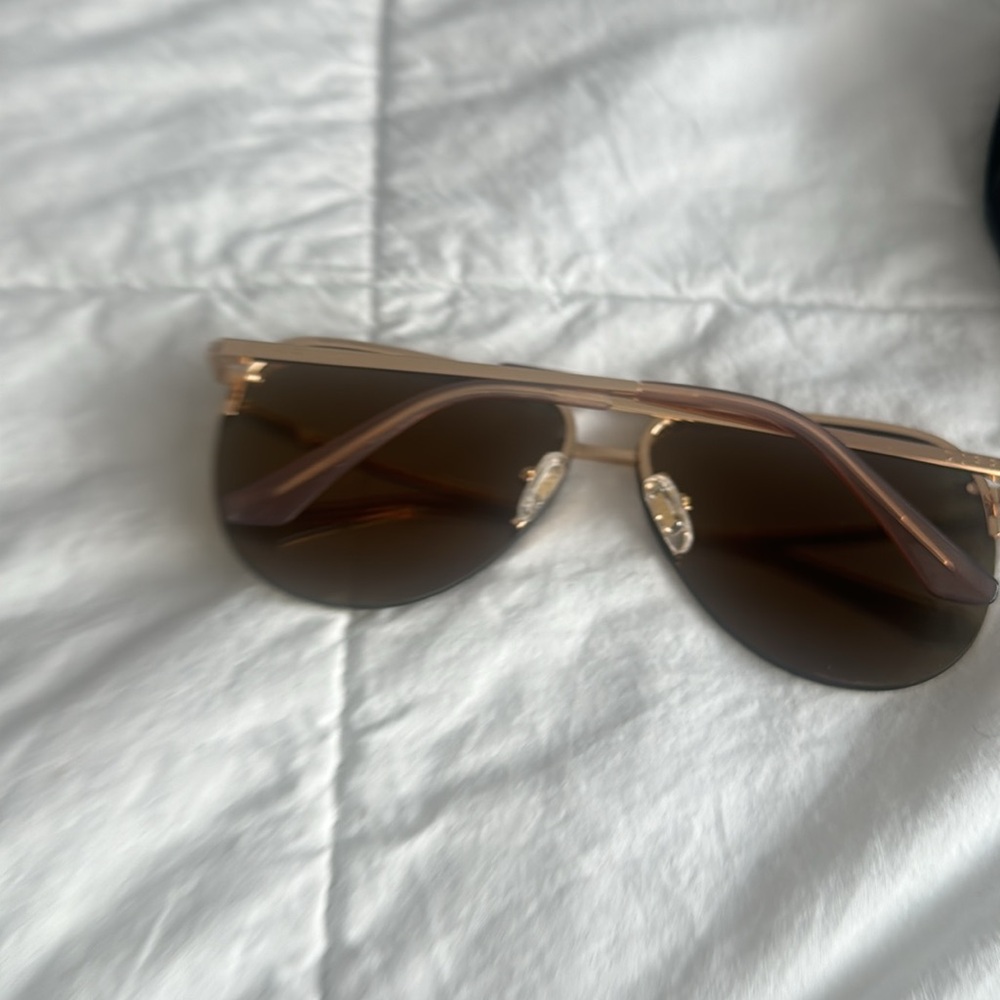 Diff Stunning Mirrored Sunglasses. - image 3